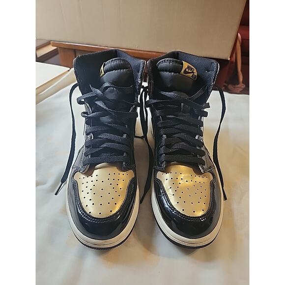 Nike Air Jordan High Top Shoe sz 10.5 2017 Gold Black White 861428-007 main image 9
